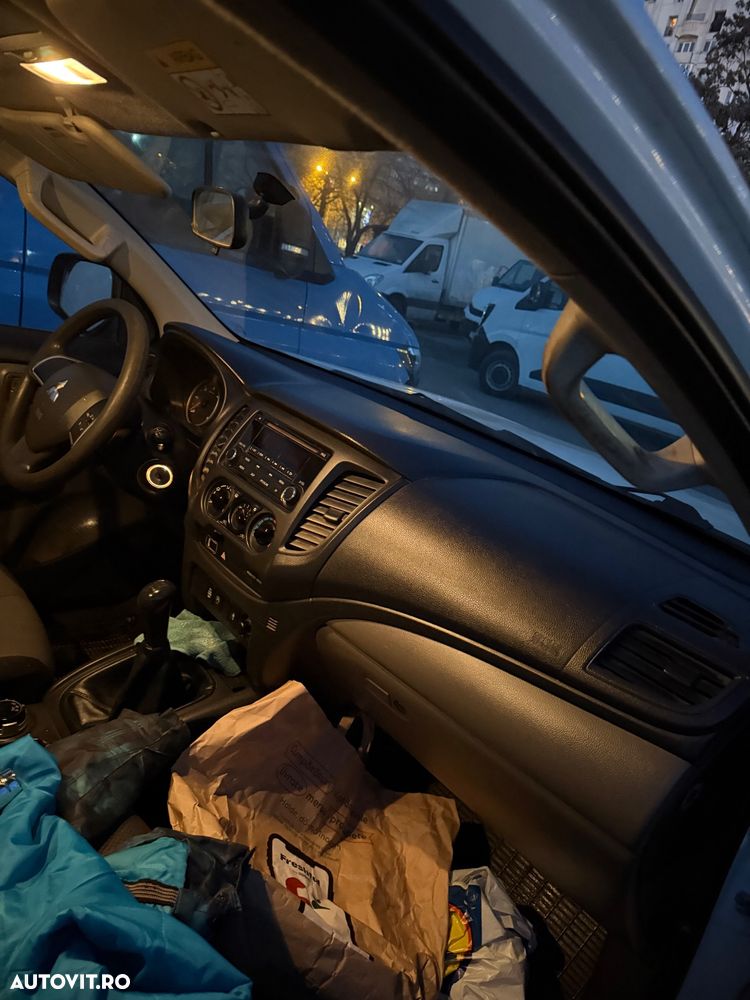 Mitsubishi L200 Double Cab 2.4 DI-D M/T Intense - 38