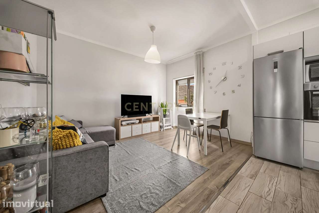 Apartamento T2 Remodelado com muita luz natural perto de transportes | - Grande imagem: 4/22