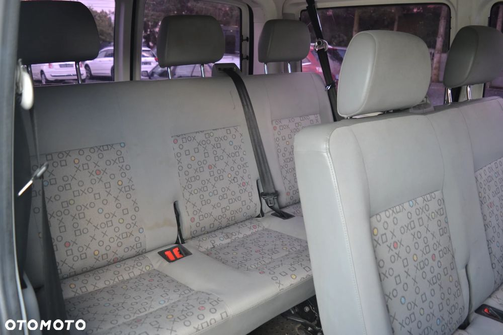 Volkswagen Transporter - 28