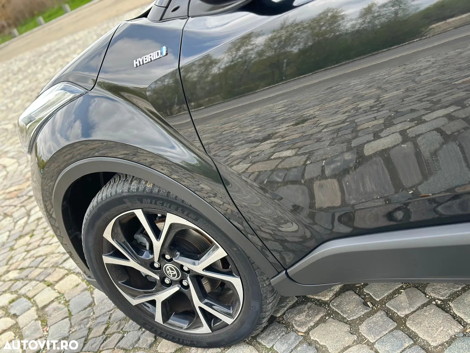 Toyota C-HR 2.0 HSD 184 CP 4x2 CVT Classy Bi-Tone - 11