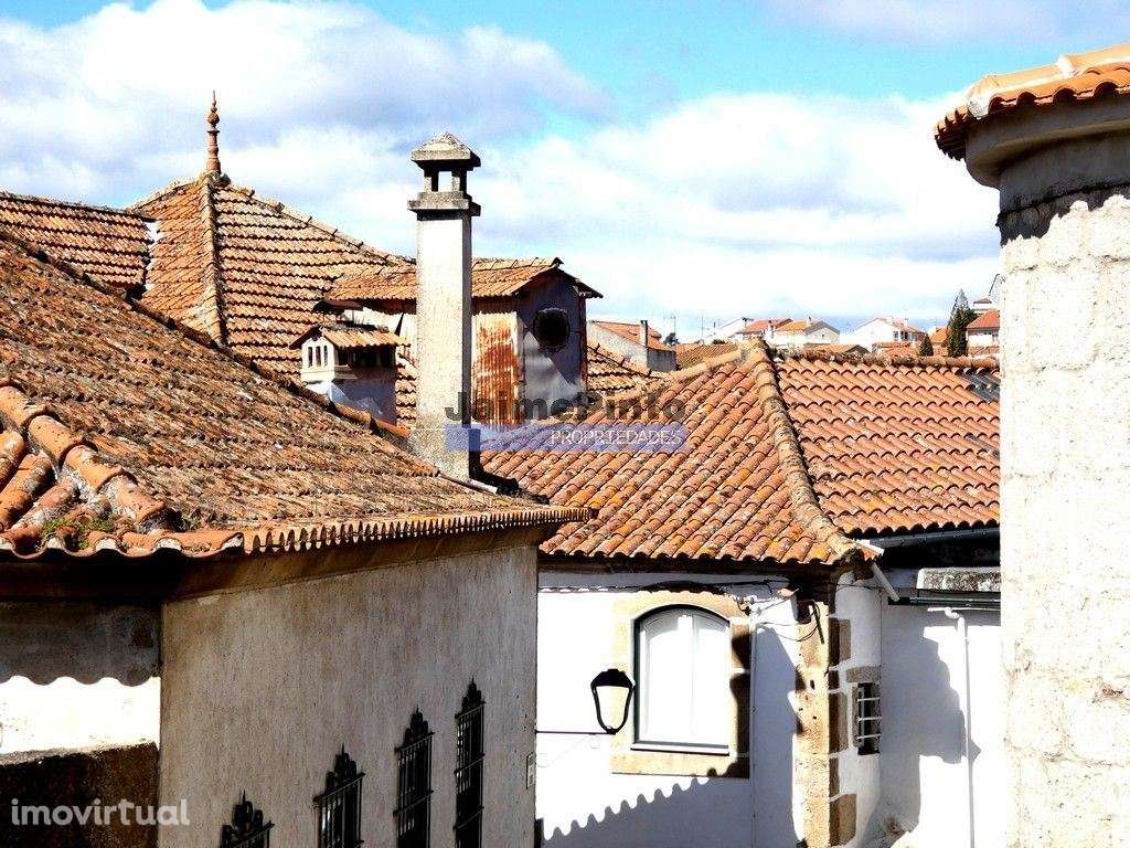 Ruína e terreno para construção de edifício de R/chão e 3 pisos, TU... - Grande imagem: 3/9