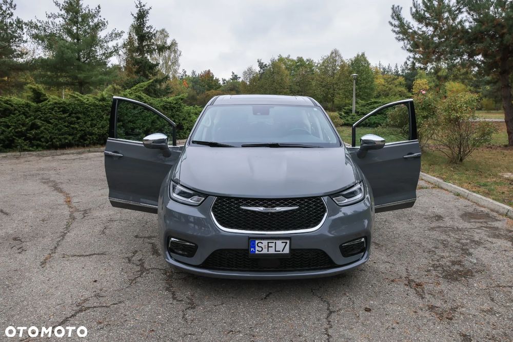 Chrysler Pacifica - 11