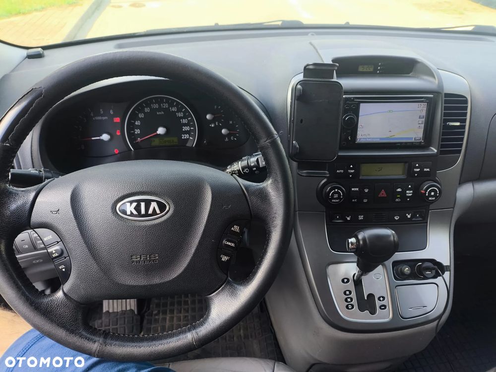 Kia Carnival - 11