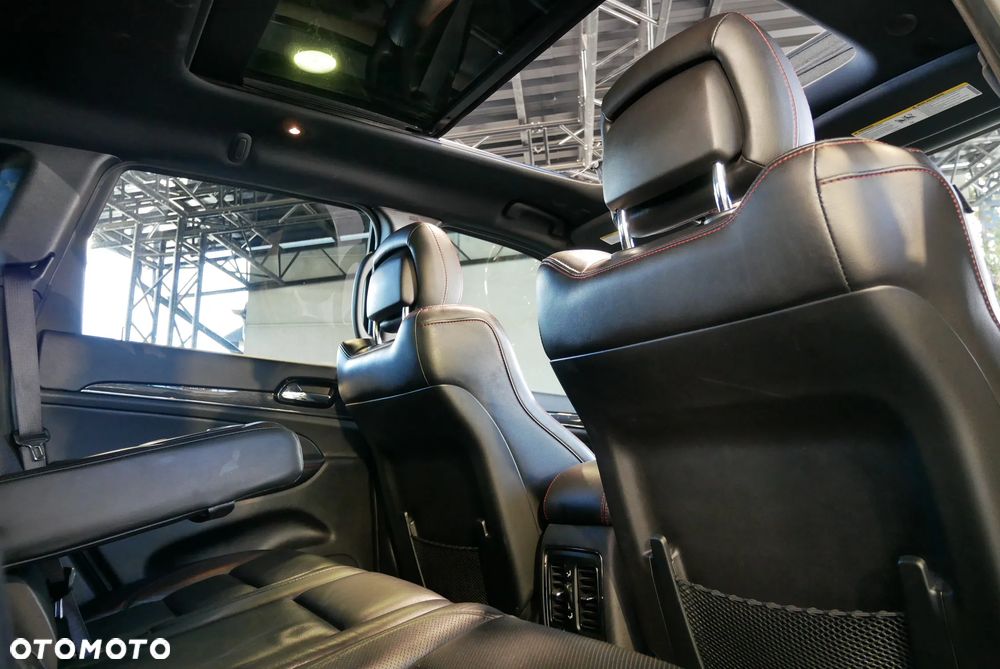 Jeep Grand Cherokee - 28