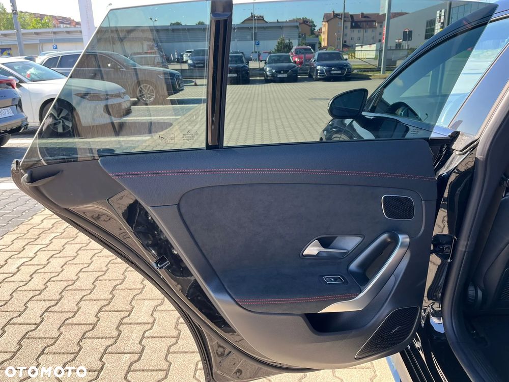 Mercedes-Benz CLA 200 AMG Line 7G-DCT - 11
