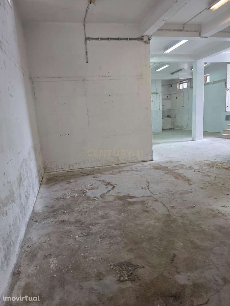 Armazém em localização premium em Linda a Velha para Venda - Grande imagem: 4/5