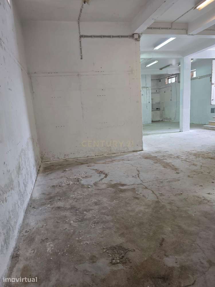 Armazém em localização premium em Linda a Velha para Venda - Grande imagem: 4/5