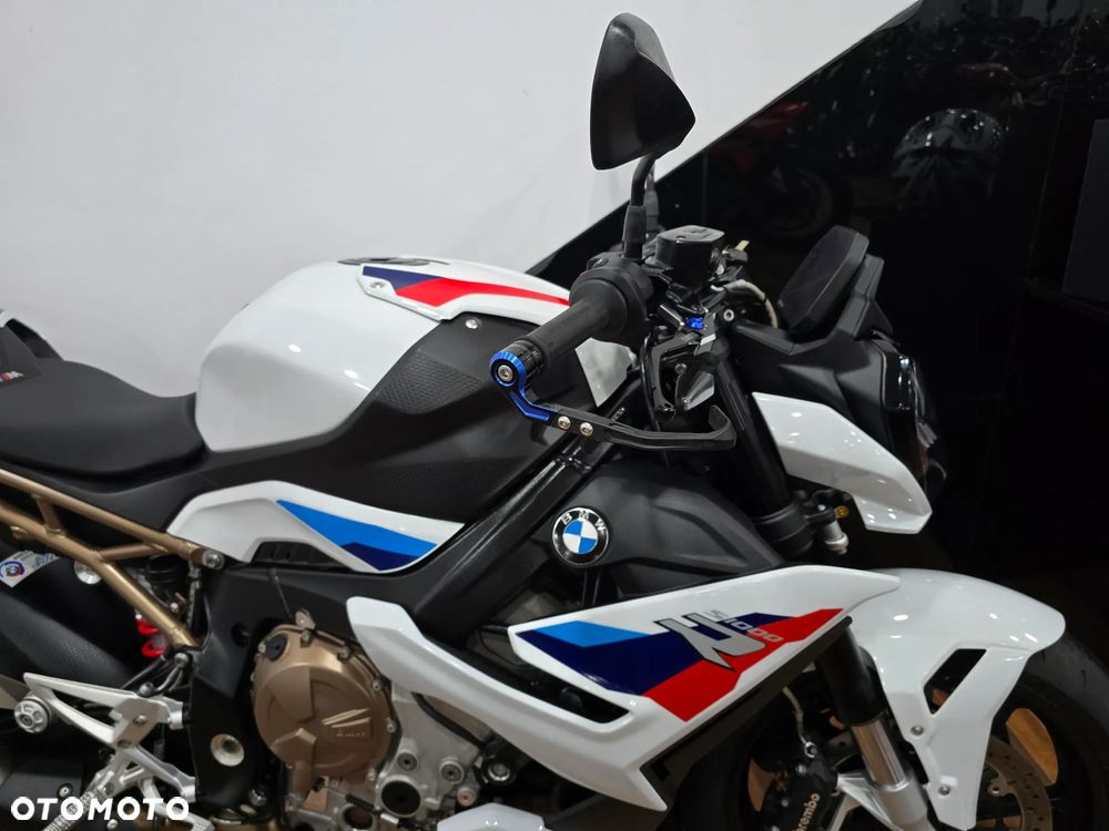 BMW S - 19