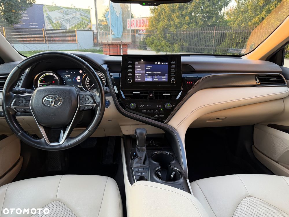 Toyota Camry - 10