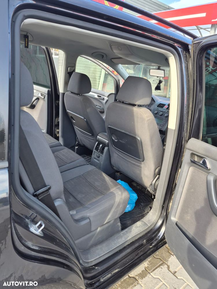 Volkswagen Touran - 10