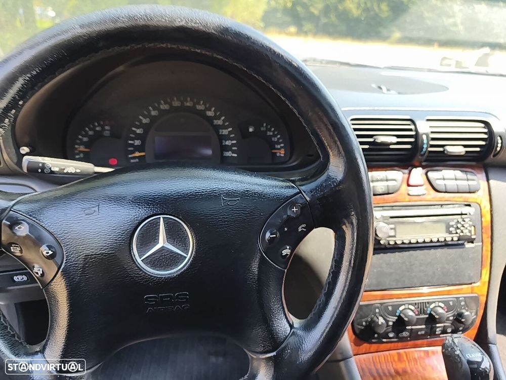 Mercedes-Benz C 220 — fotografia 12