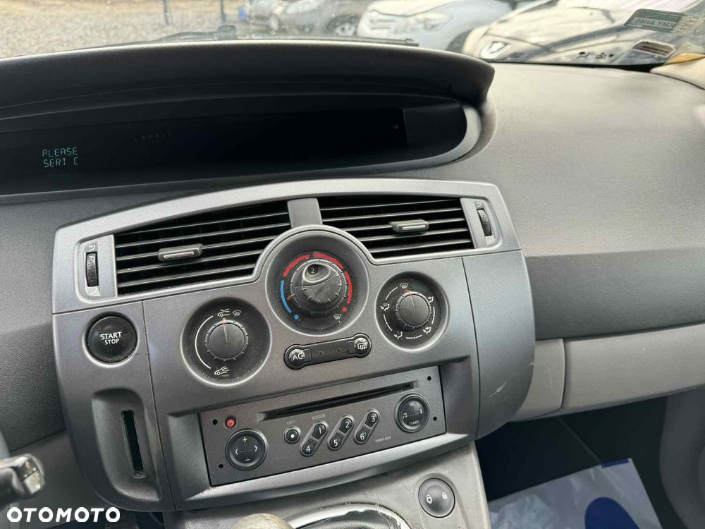 Renault Scenic 1.6 16V Luxe Expression - 11