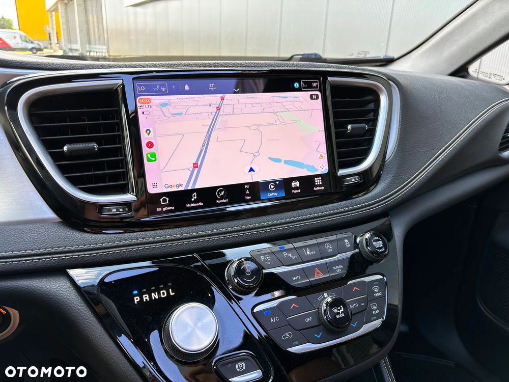 Chrysler Pacifica - 36