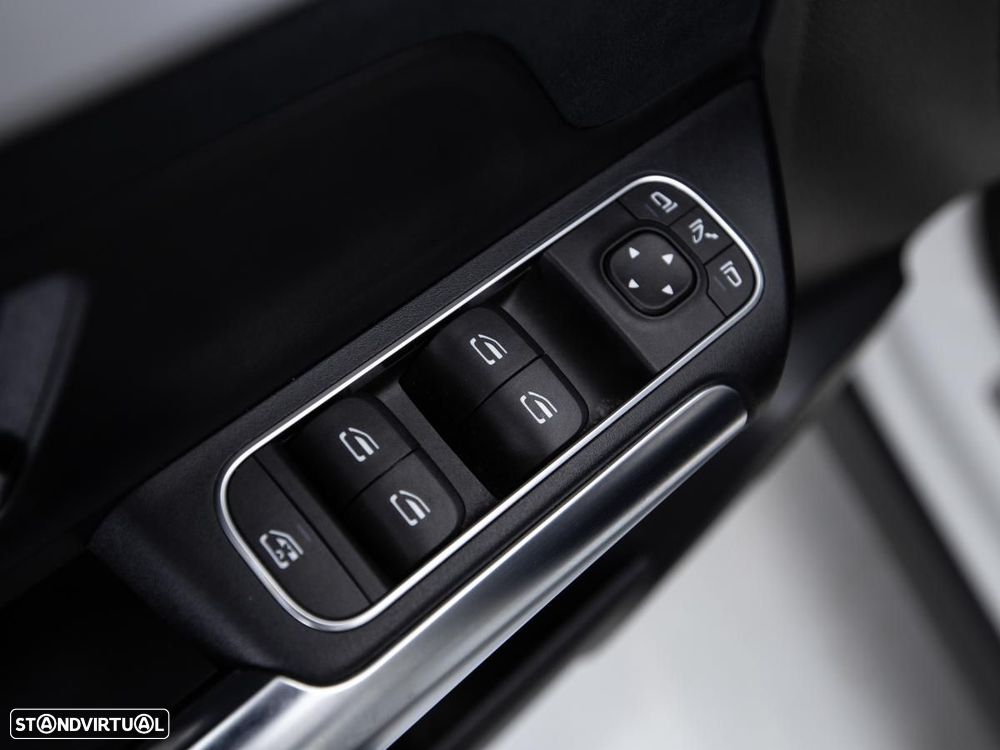 Mercedes-Benz GLA 250 4Matic 8G-DCT - 17