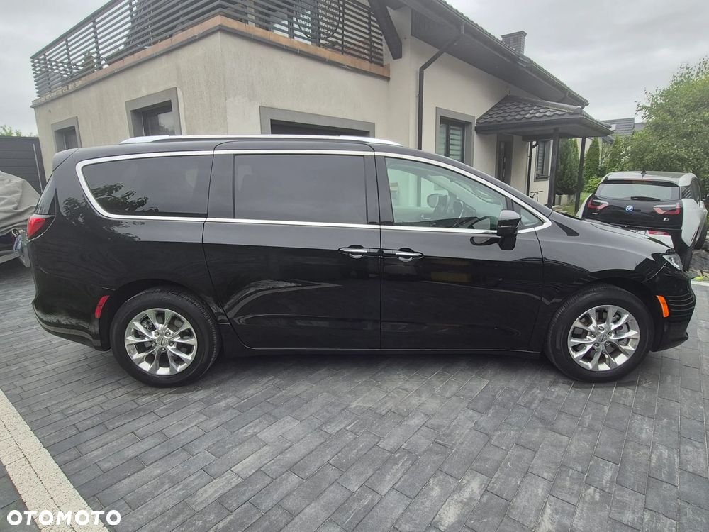 Chrysler Pacifica - 33