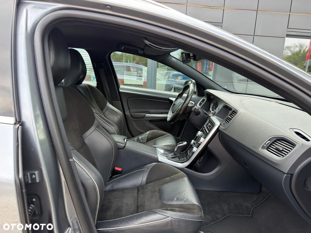 Volvo V60 D3 Drive-E R-Design Momentum - 29