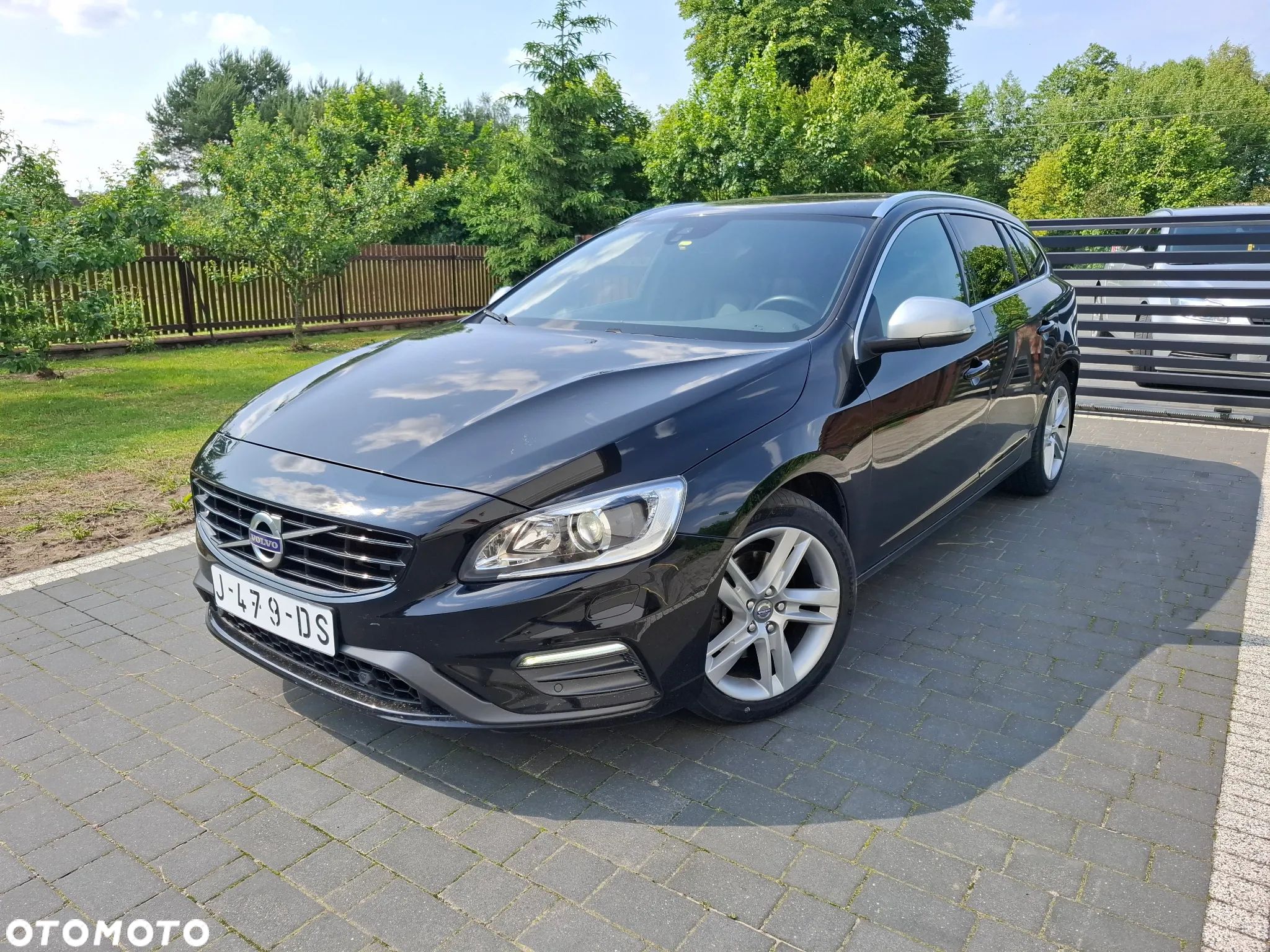 Volvo V60 D4 Drive-E R-Design Momentum - 1