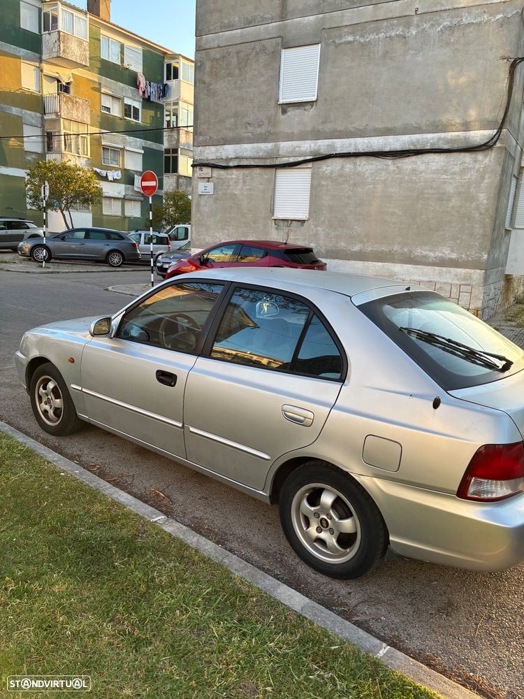 Hyundai Accent 1.3i GLS - 4