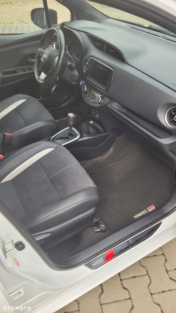 Toyota Yaris Hybrid 100 Business Edition - 14