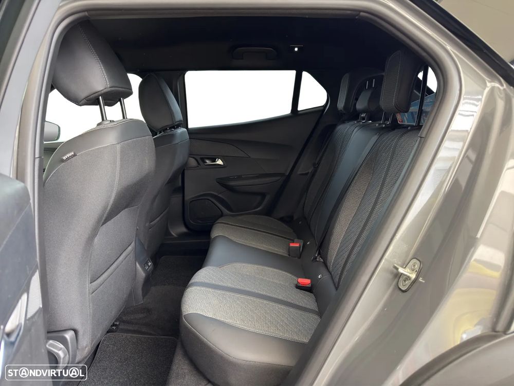 Peugeot e-2008 Allure - 13