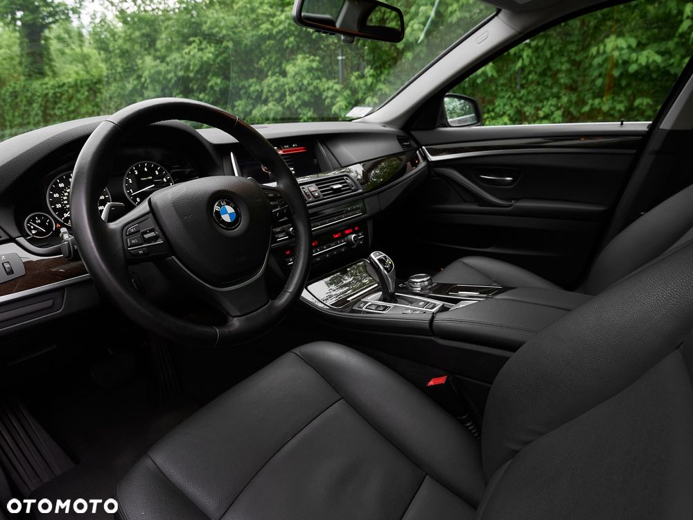 BMW Seria 5 528i xDrive - 35