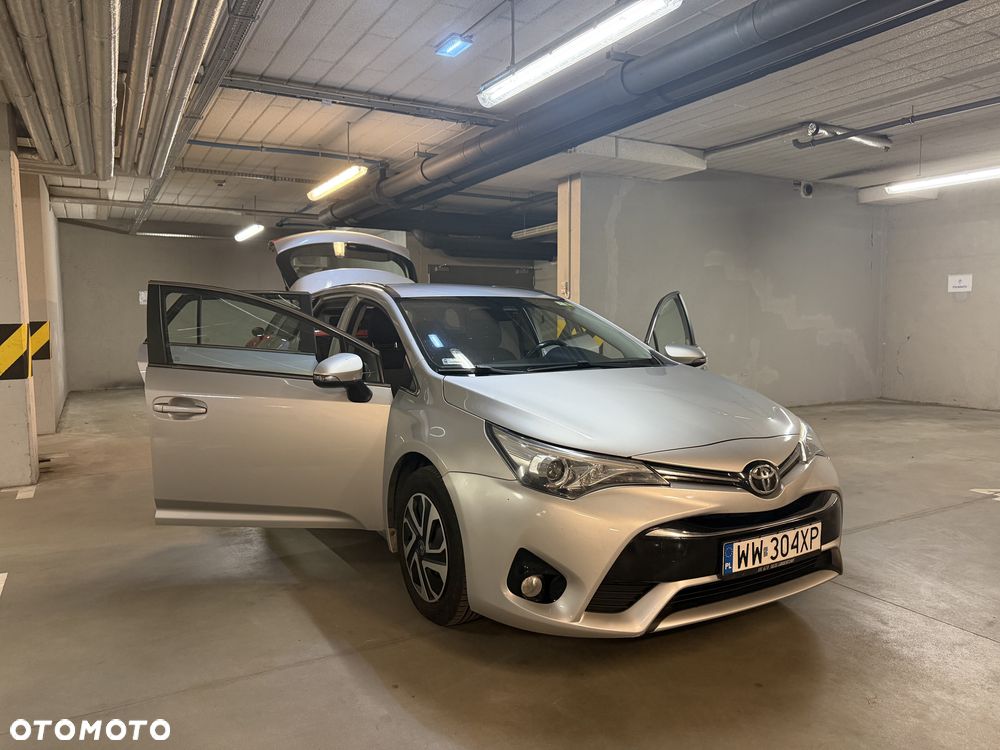 Toyota Avensis 1.6 D-4D Active - 9