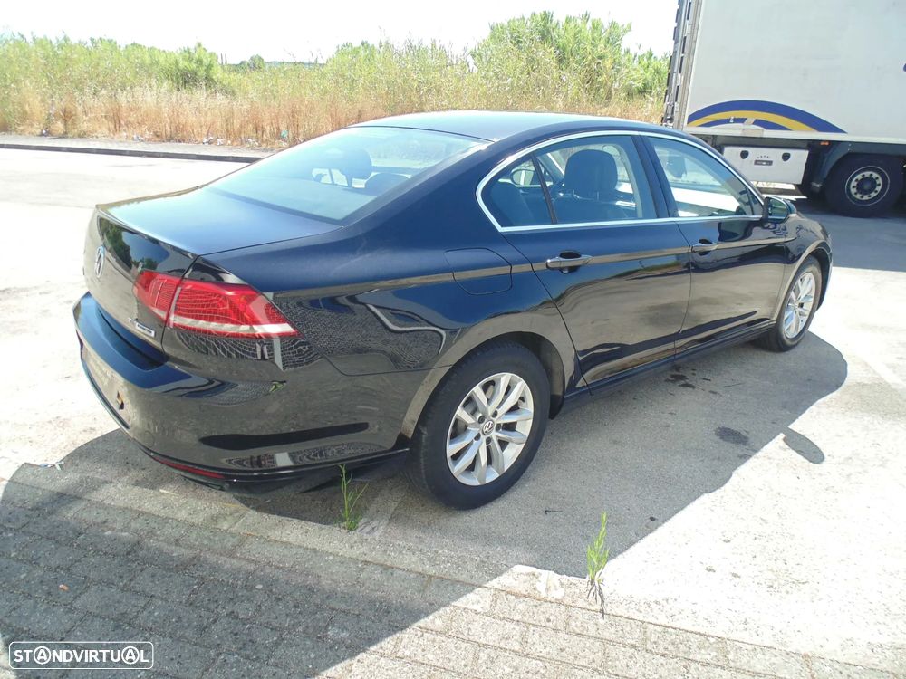 VW Passat 1.6 TDI Highline - 9