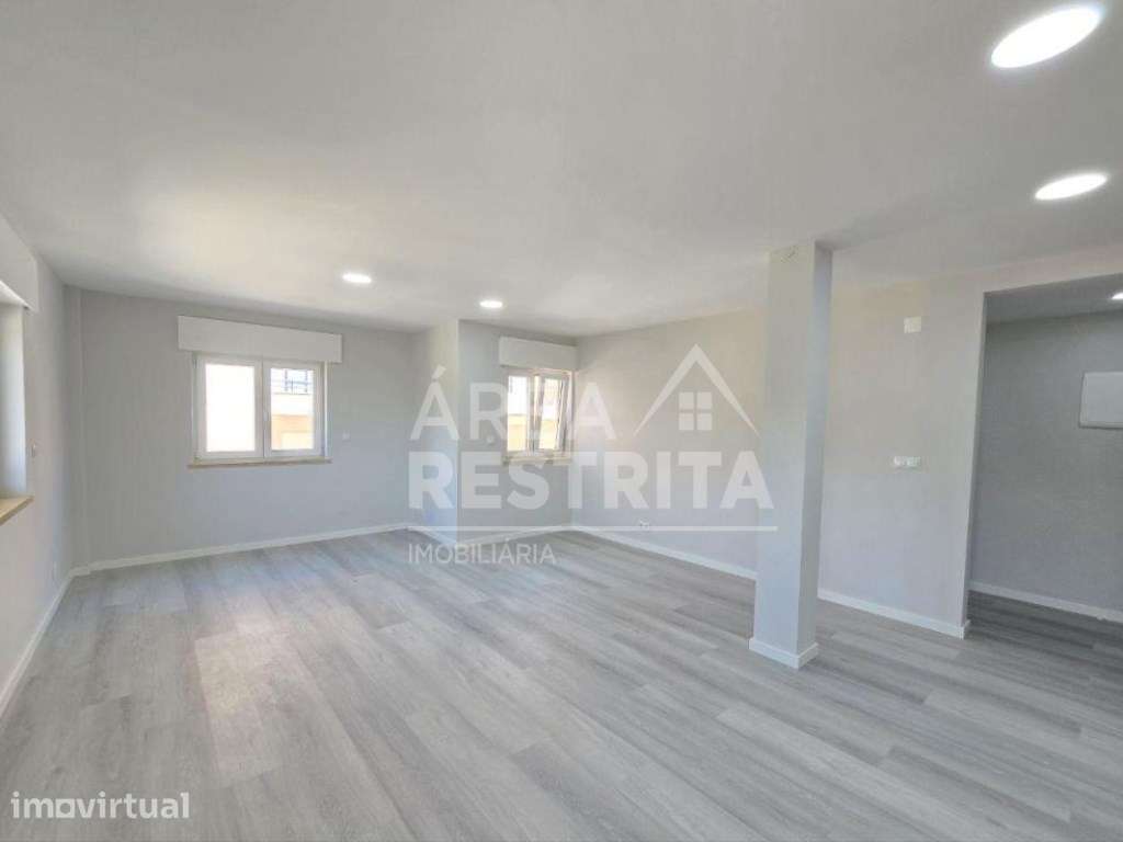 Apartamento Remodelado T2, c/Arrecadação, Centro de Corroios - Grande imagem: 5/21