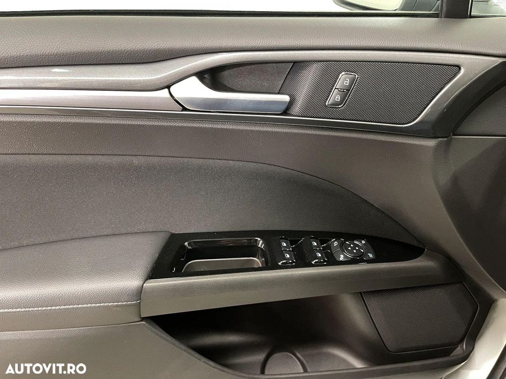 Ford Mondeo 2.0 HEV Titanium - 24