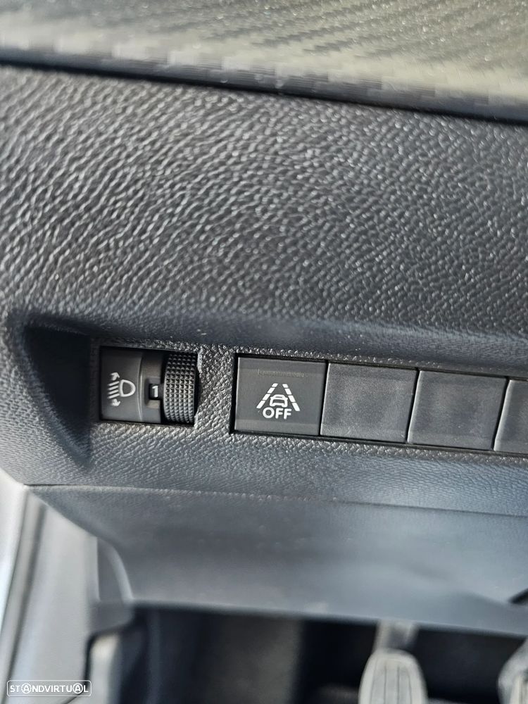 Peugeot 208 1.2 PureTech Active - 11