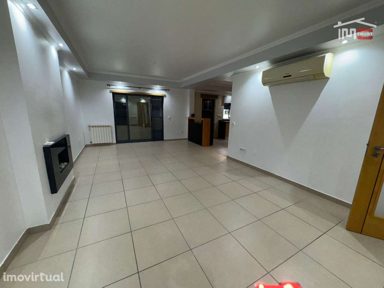 Moradia T4 Espaçosa com Garagem para 5 Carros e Churrasqueira  Pinh... - Grande imagem: 3/21