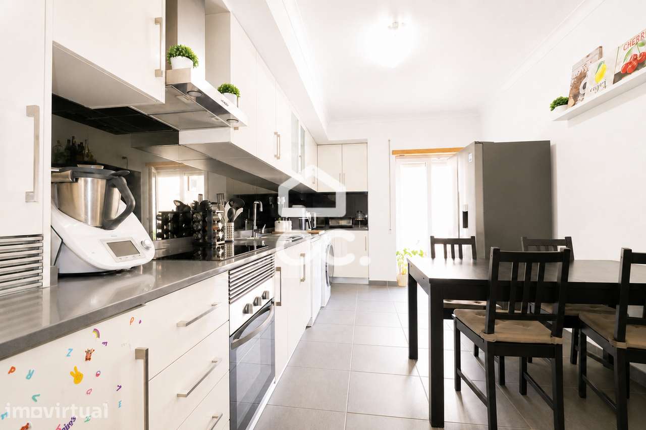 Apartamento T3 com Suíte, Garagem Fechada e Excelentes Acabamentos | U - Grande imagem: 4/26