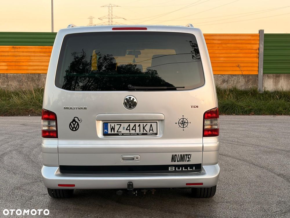 Volkswagen Multivan - 13