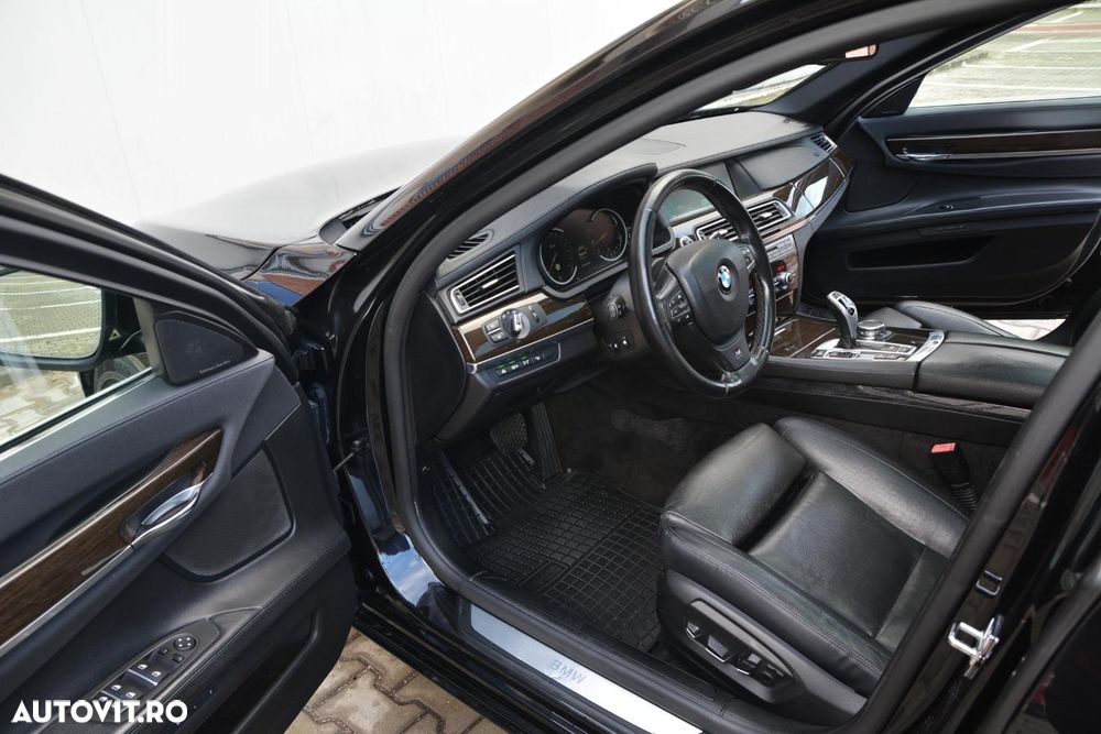 BMW Seria 7 750i - 7