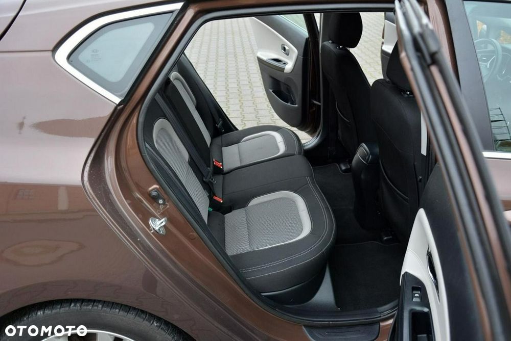 Kia Ceed 1.6 GDI Platinum Edition - 16