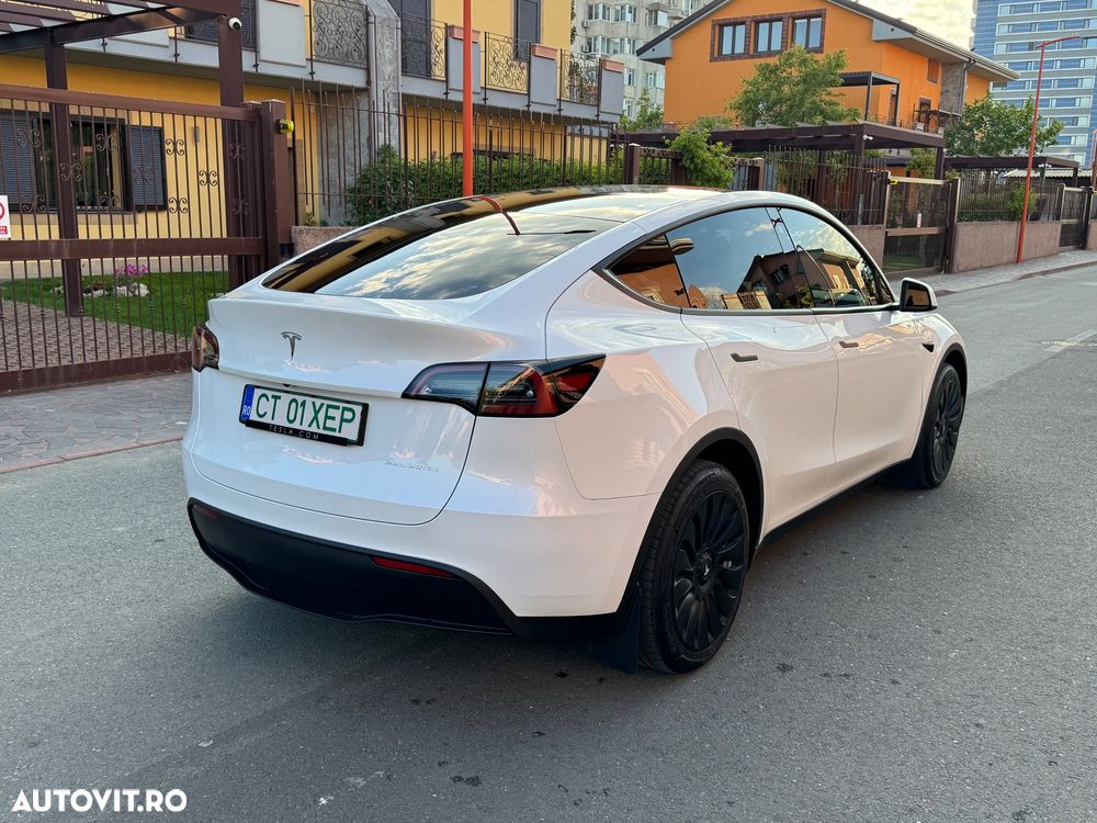 Tesla Model Y - 4