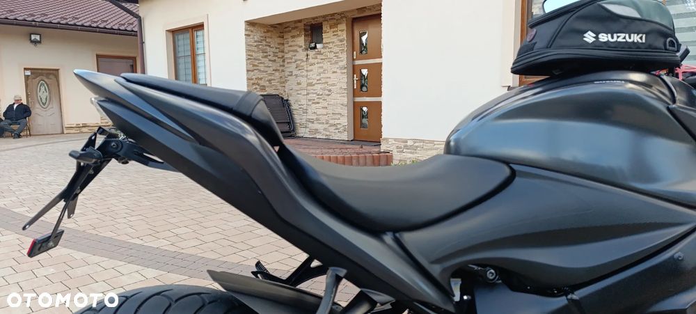 Suzuki GSX 1000 - 24