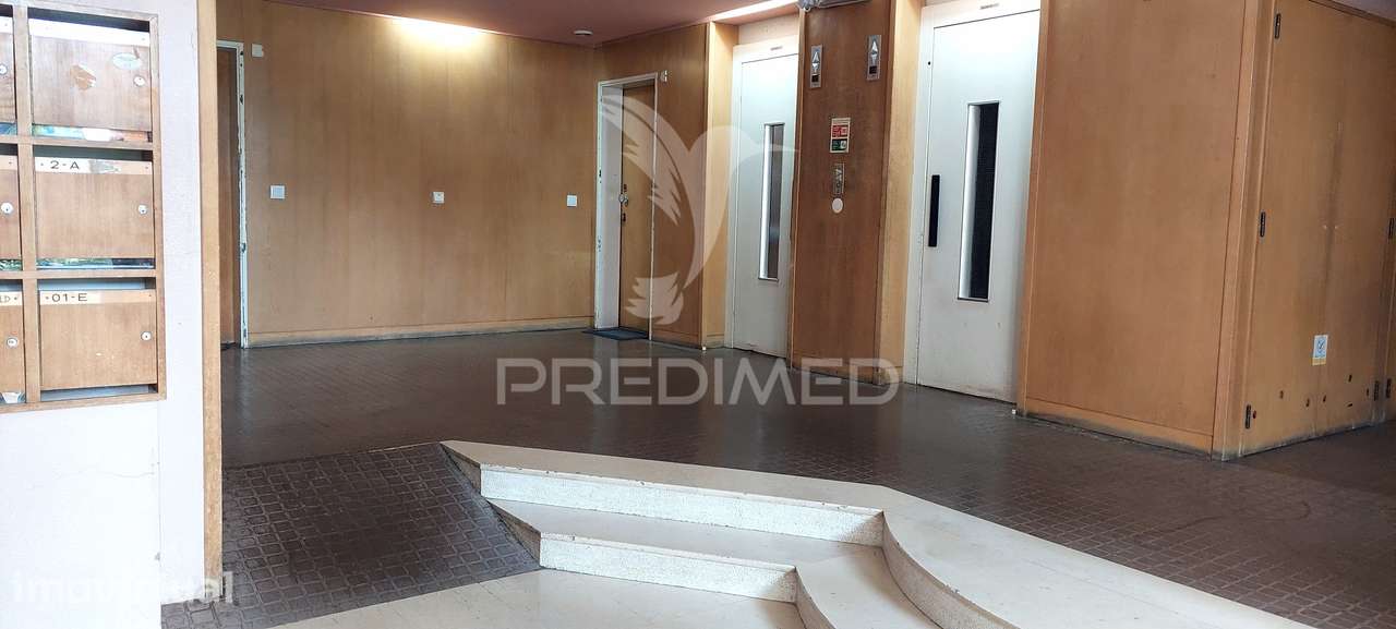 Apartamento T1 na Av. General Humberto Delgado, Monte Abraão, renov... - Grande imagem: 4/40