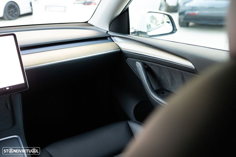 Tesla Model Y Long Range Dual Motor AWD - 18