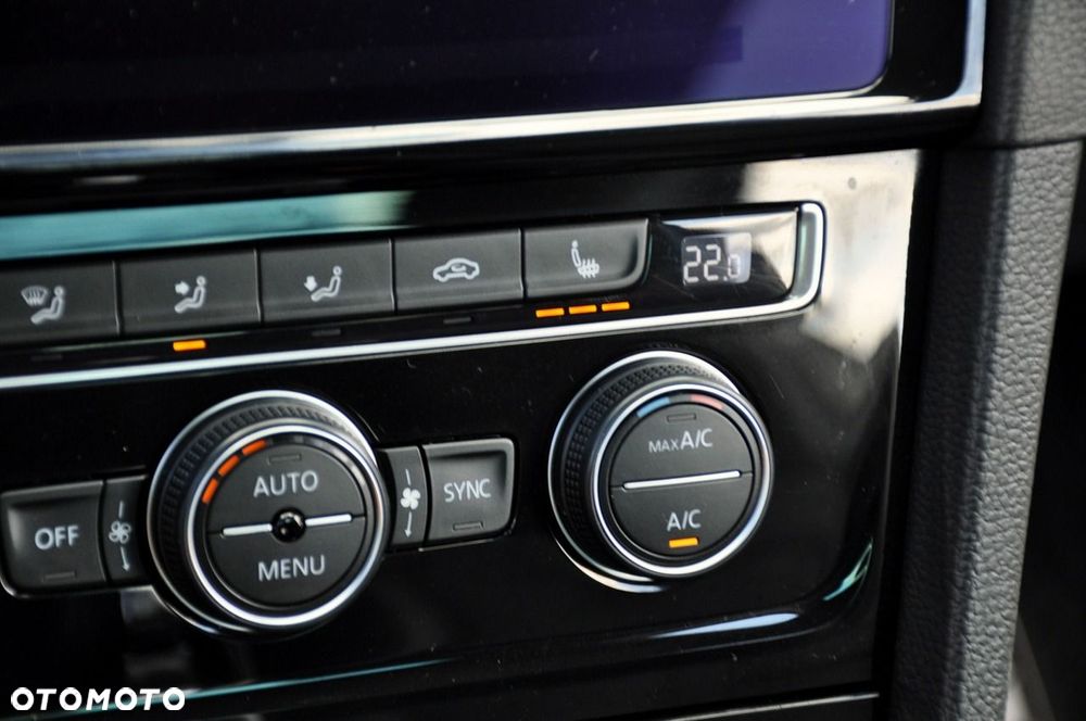 Volkswagen Golf - 34