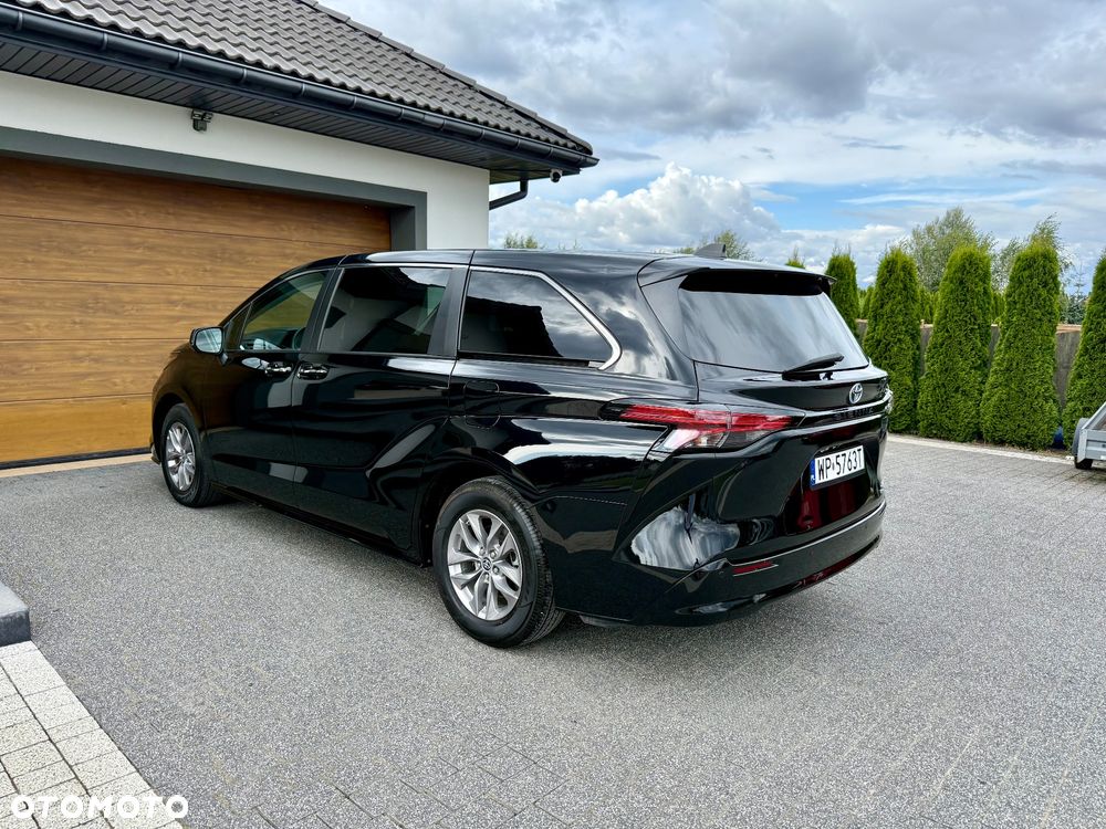 Toyota Sienna - 6