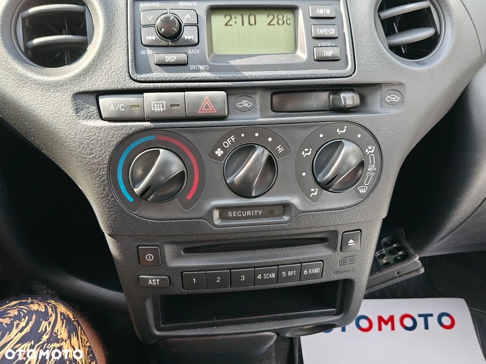 Toyota Yaris 1.3 Sol - 22