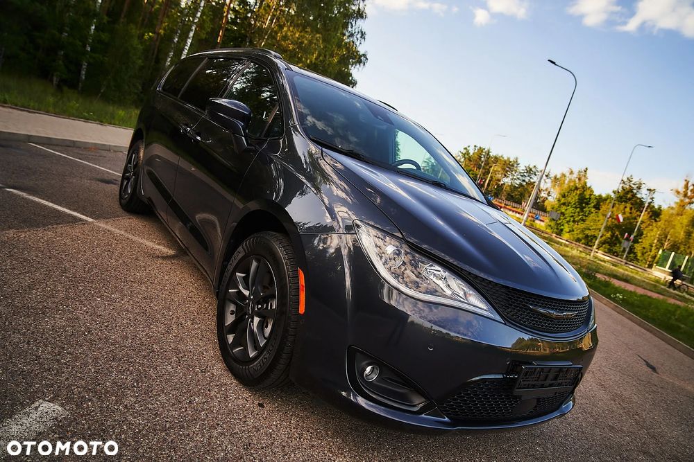 Chrysler Pacifica - 18