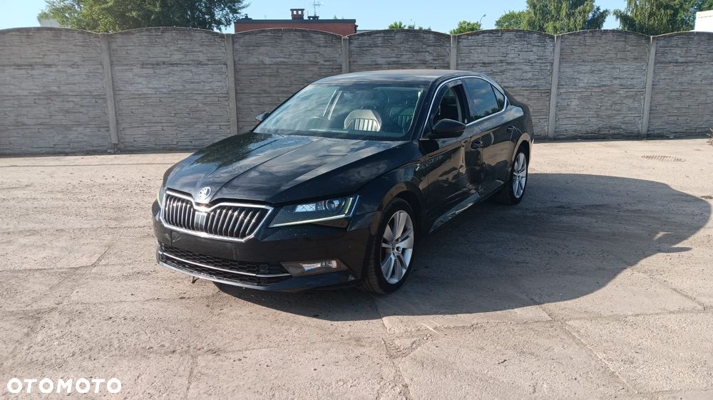 Skoda Superb 2.0 TDI Premium Edition - 2
