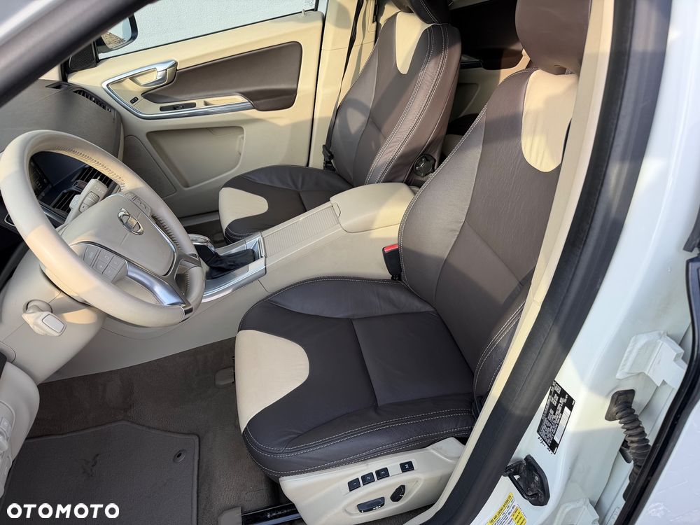 Volvo XC 60 - 24