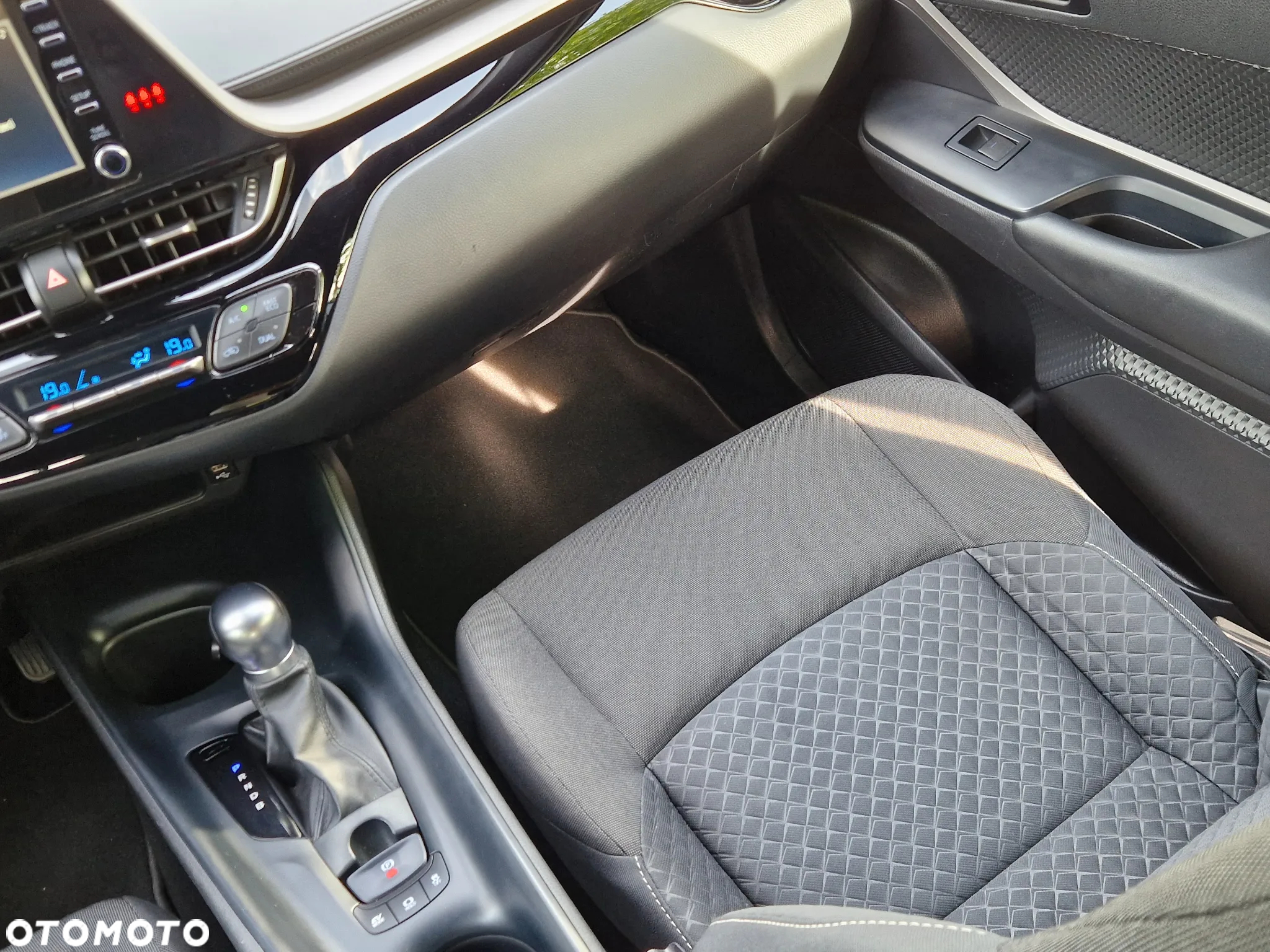 Toyota C-HR 1.8 Hybrid Comfort - 29