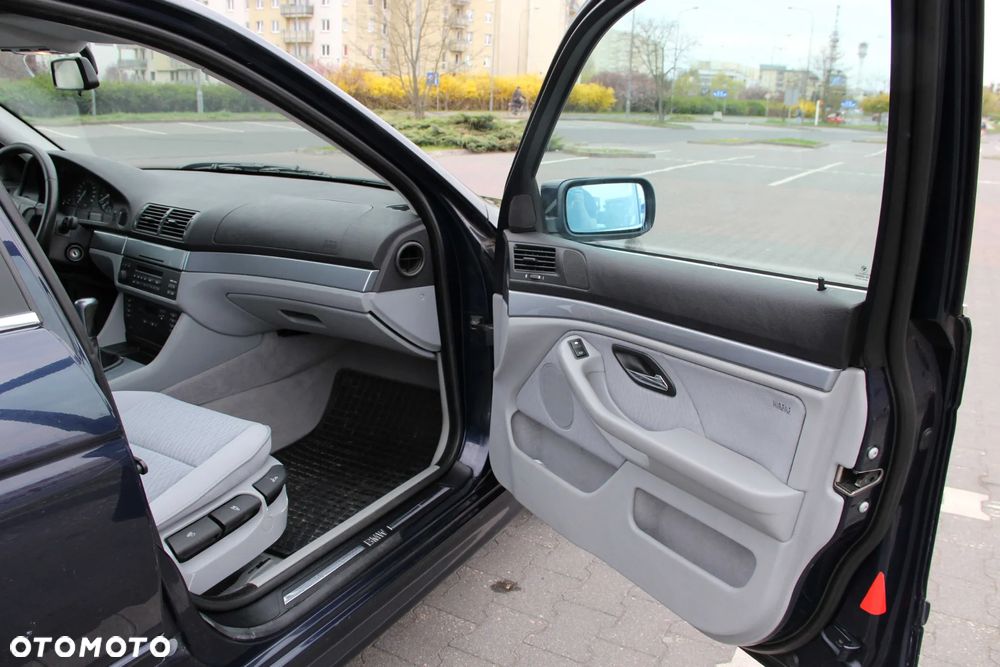 BMW Seria 5 520i - 10