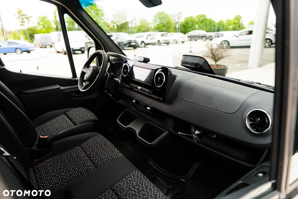 Mercedes-Benz Sprinter - 10