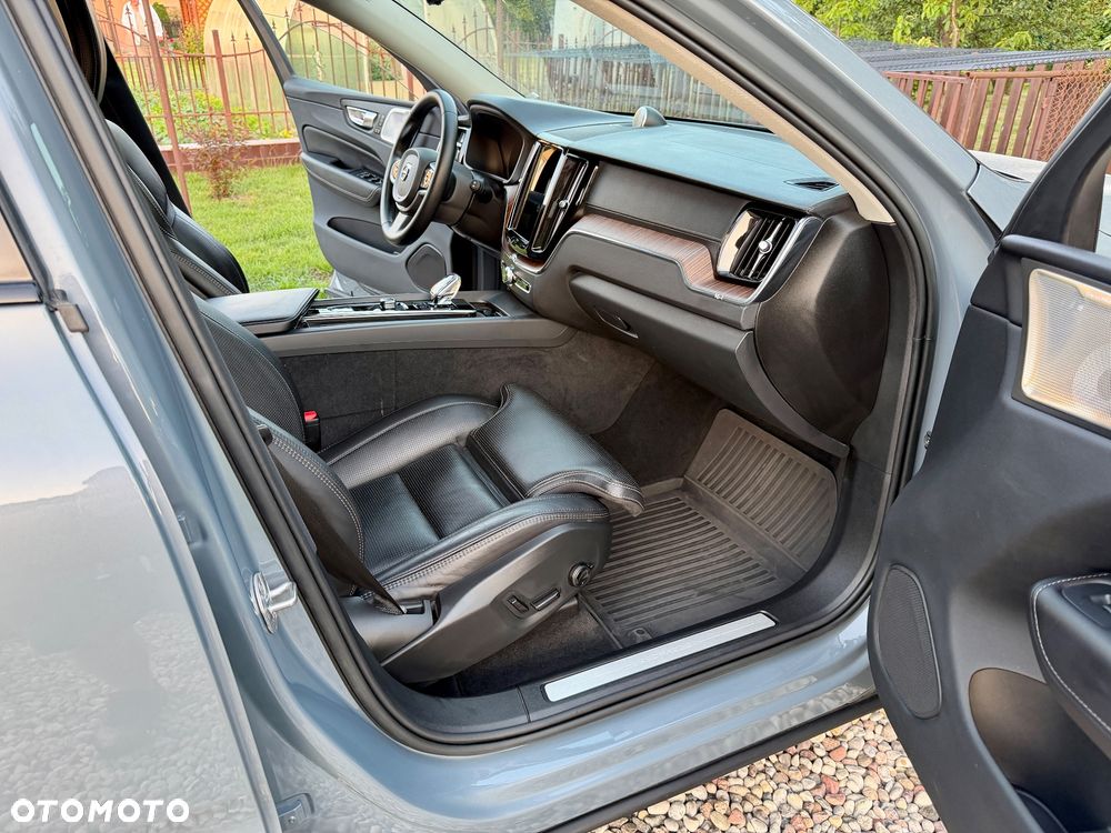 Volvo XC 60 T8 Plug-In Hybrid AWD Ultra Black Edition - 20