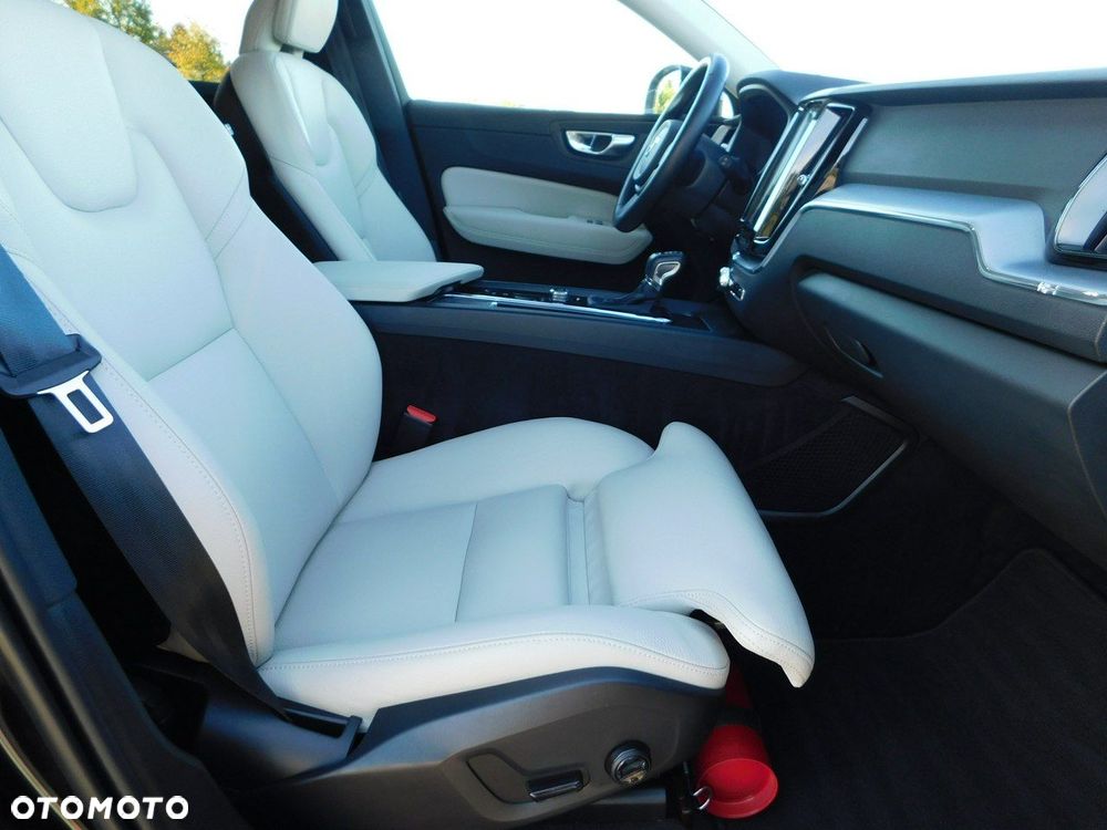 Volvo XC 60 D4 Momentum Pro - 5